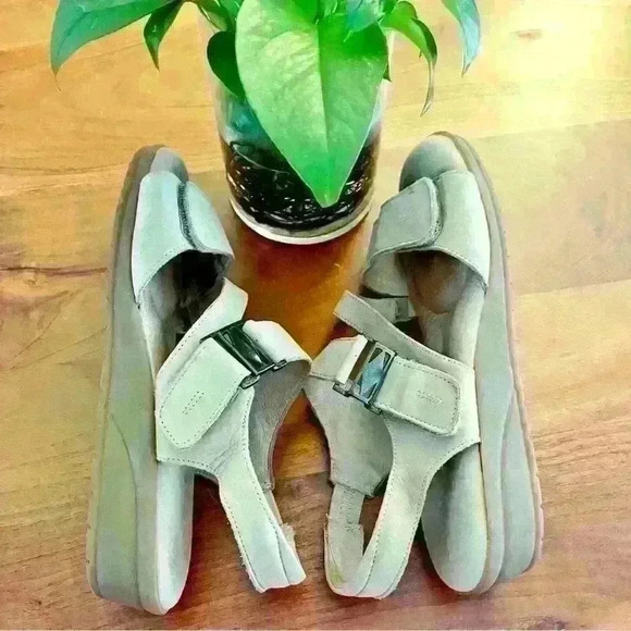 BeautiFeel Genuine Leather Sandals Cream Flats Open Toe,  Size US 6.5 - Picture 4 of 10